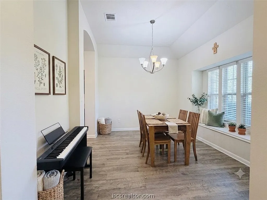 3 bed, 1742 sqft, $2,250 — Photo 3
