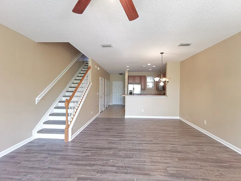 2352 Sunset Bluff Dr — Photo 5