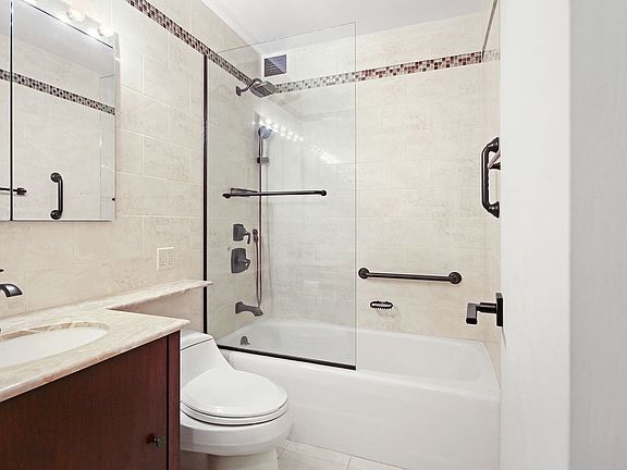 5th image of 20 E 9th St #11G