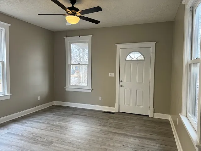 2 bed, 1.5 bath, 1250 sqft, $1,320 — Photo 2