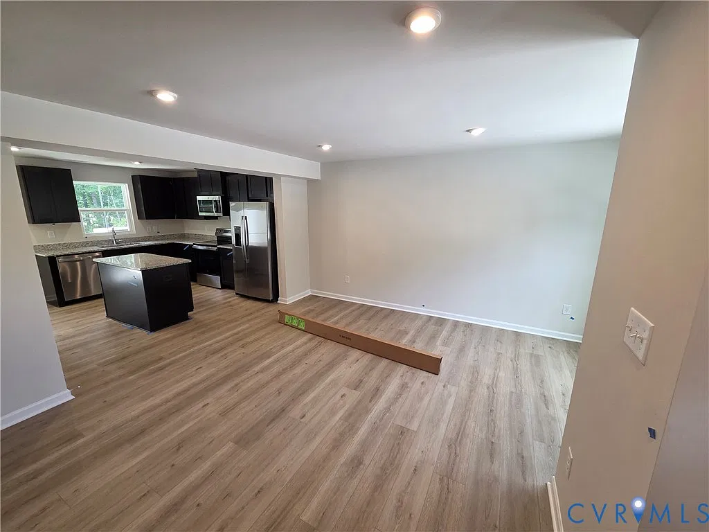 3 bed, 2.5 bath, 1220 sqft, $2,025 — Photo 2