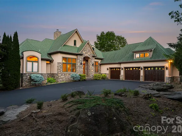 326 Summit Dr, Whittier, NC 28789