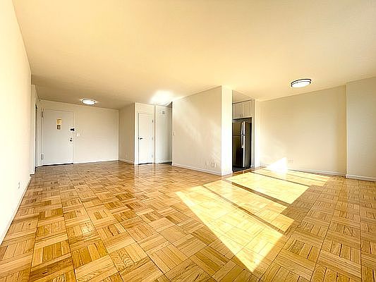 3rd image of 3671 Hudson Manor Ter APT 9H