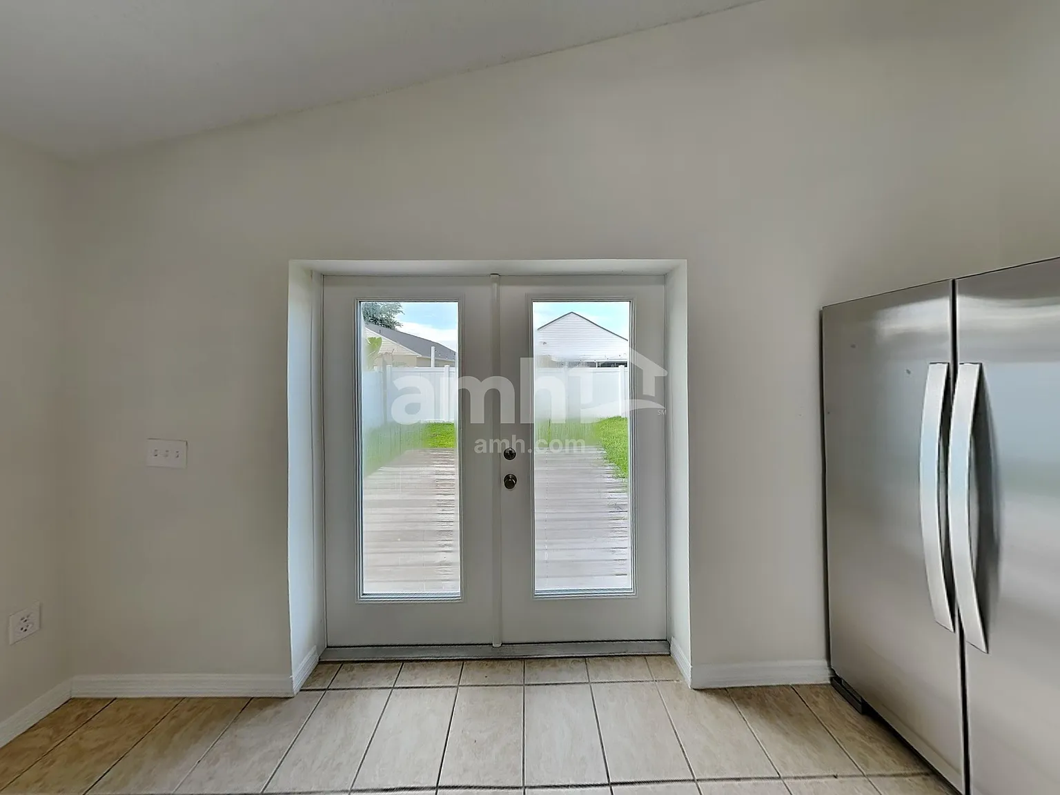 3 bed, 2.0 bath, 1273 sqft, $2,260 — Photo 3