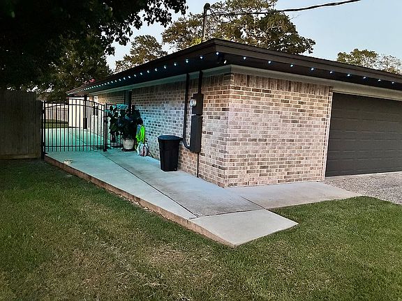 2nd image of 710 Riley St