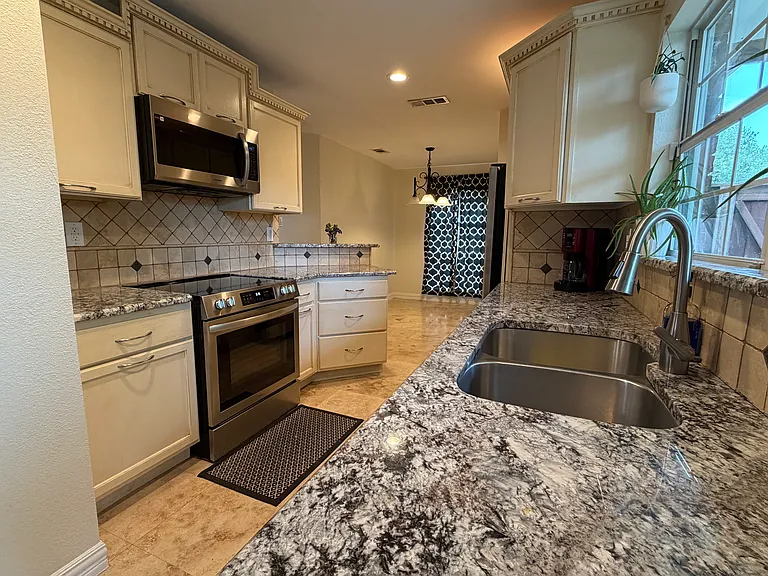 1410 Paris Dr — Photo 12