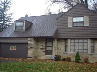 692 Quilliams Rd, Cleveland Heights, OH 44121
