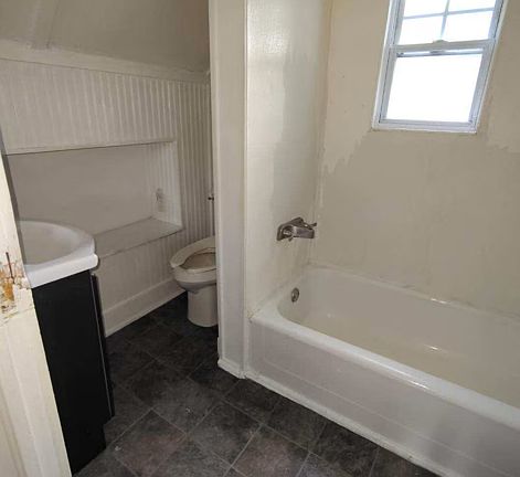 5th image of 132 S Benton St #A