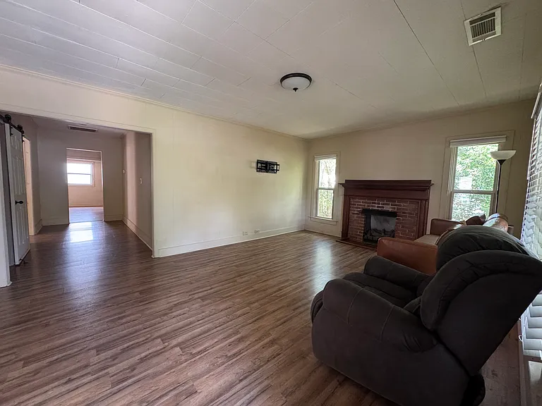 385 Main St — Photo 7