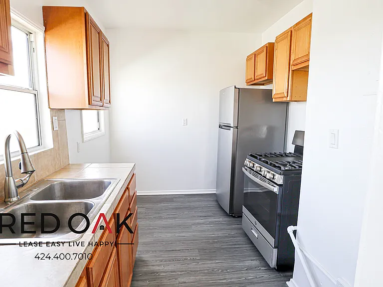 527 W 15th St #24 — Photo 2