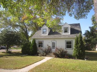 401 E 9th St, Morris, MN 56267