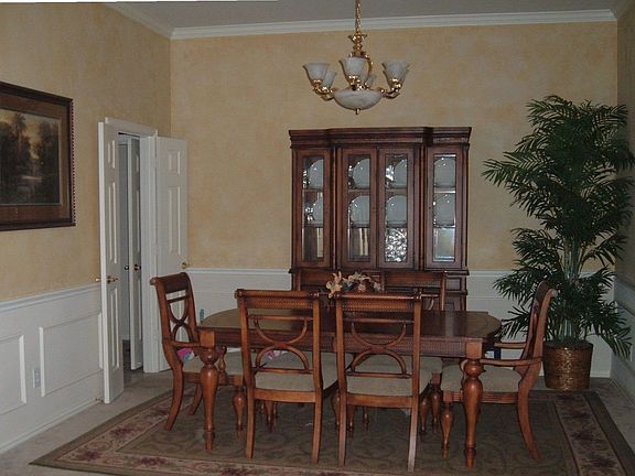 FORMAL DINING