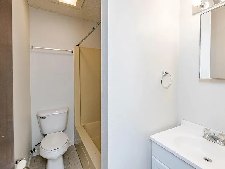 213 Waugh St — Photo 18
