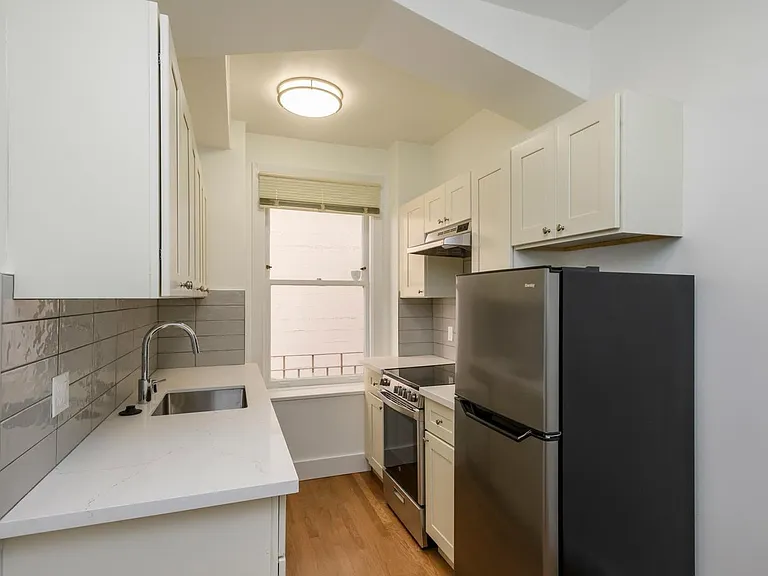 701 Pine St — Photo 3