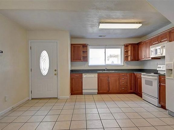 4th image of 1142 Hillside Ave #B4d