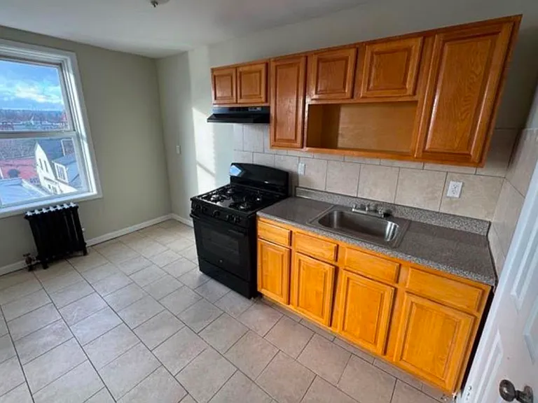 76 N 9th St #1F — Photo 2