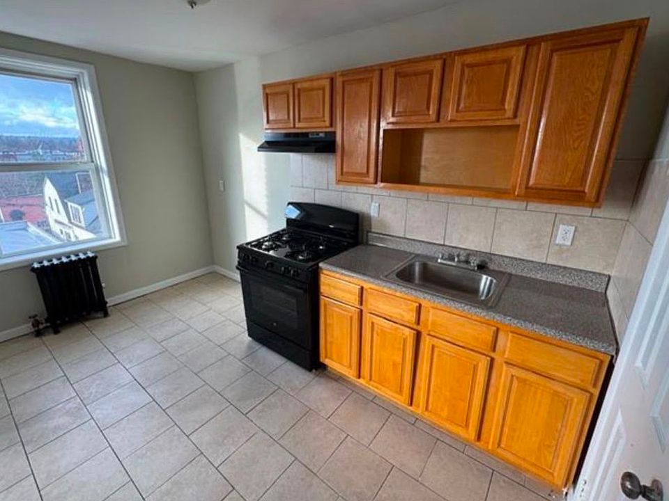 2nd image of 76 N 9th St #1F