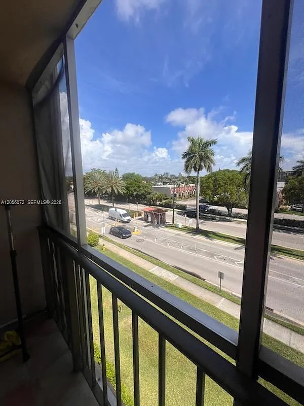 Desoto Park Condo — Photo 3