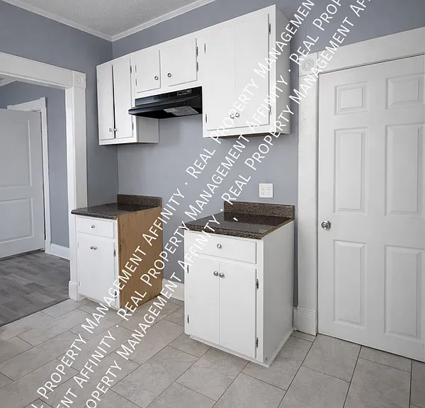 629 E Trigg Ave — Photo 4