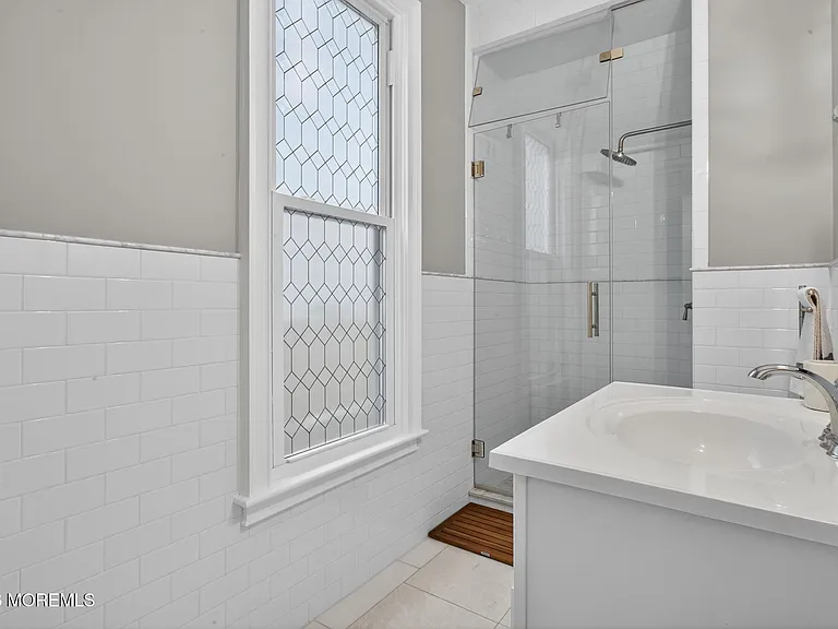 142 Heck Ave — Photo 22