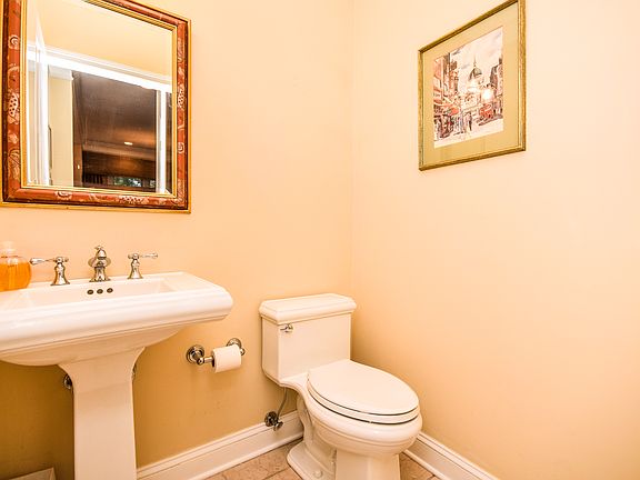 5th image of 16 Hudson Dr #16