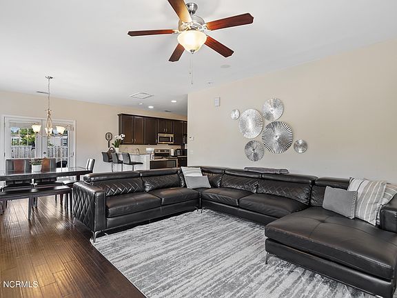 4th image of 3615 Calabash Ct