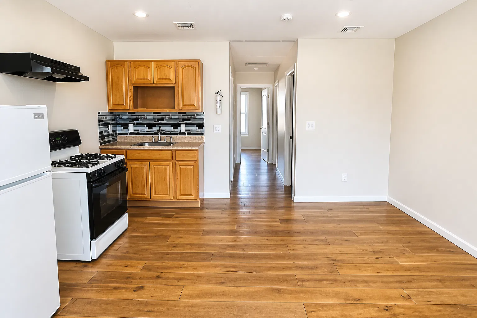 3 bed, $1,995 — Photo 3