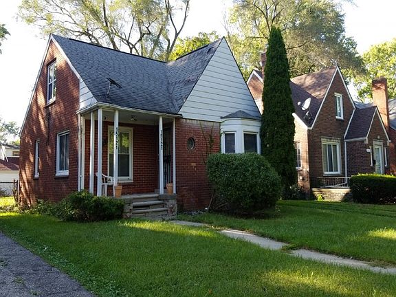 3rd image of 15121 Plainview Ave