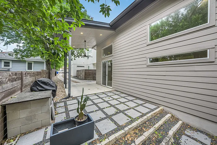 505 W Odell St — Photo 2