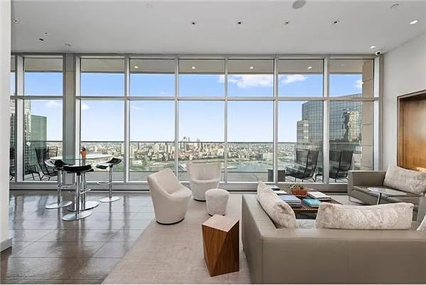 Sold by Platinvm Property Group New York | media 10