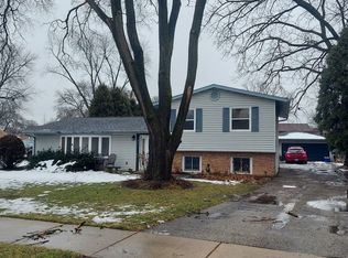 132 Oxford Rd, Bolingbrook, IL 60440