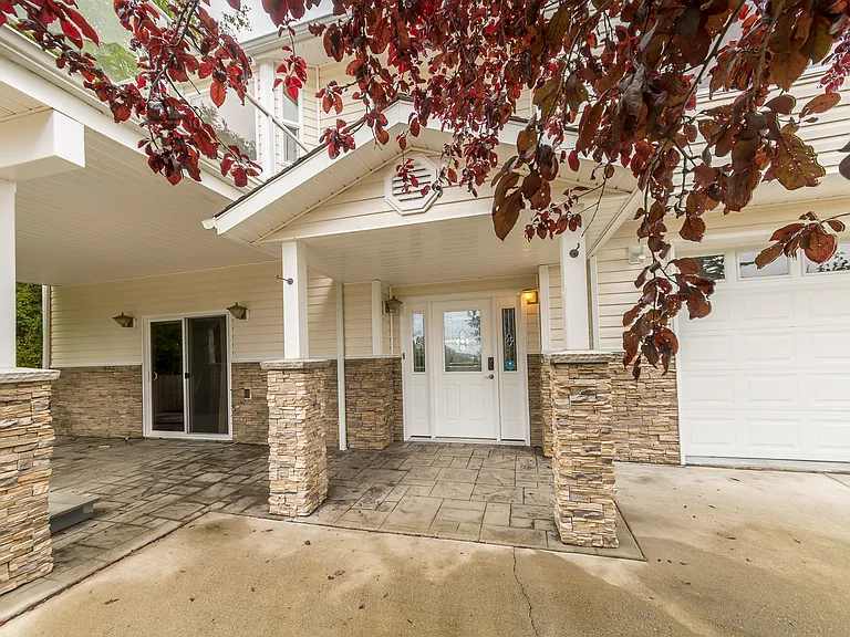 1197 Nimitz Dr — Photo 2
