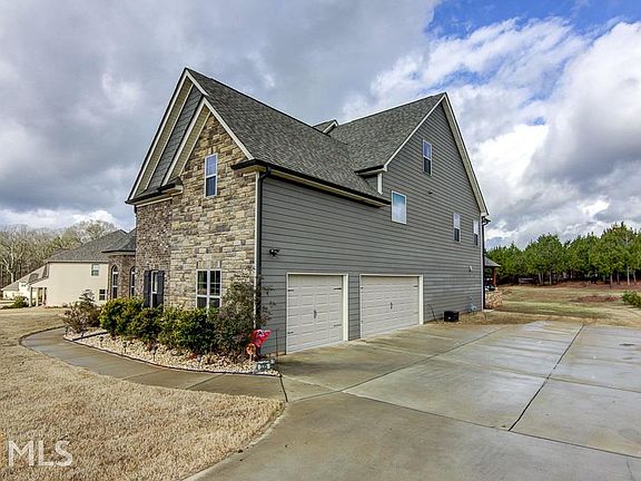 3rd image of 335 Grandmas Ln
