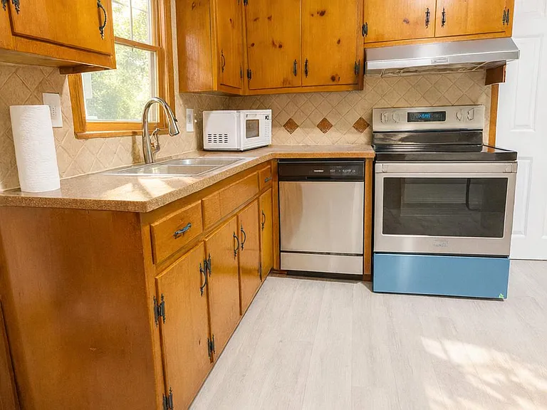 Zane Grey Dr SE — Photo 3
