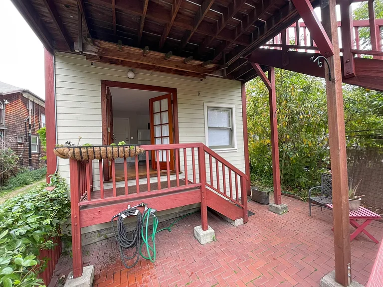 1910 Virginia St #A — Photo 8
