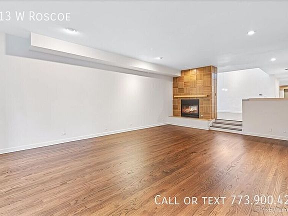 3rd image of 1213 W Roscoe St