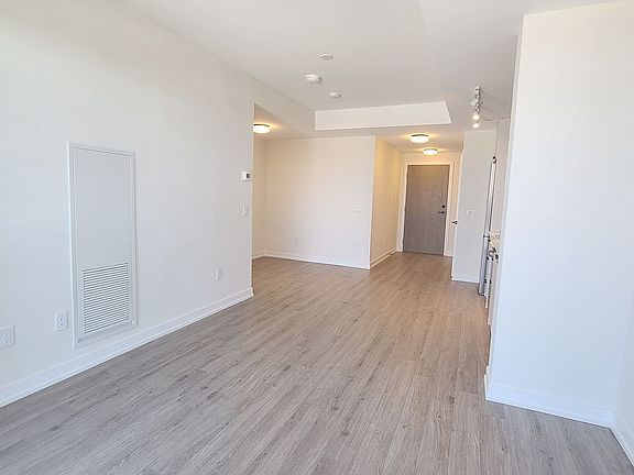 5th image of 2300 Saint Clair Ave W #701