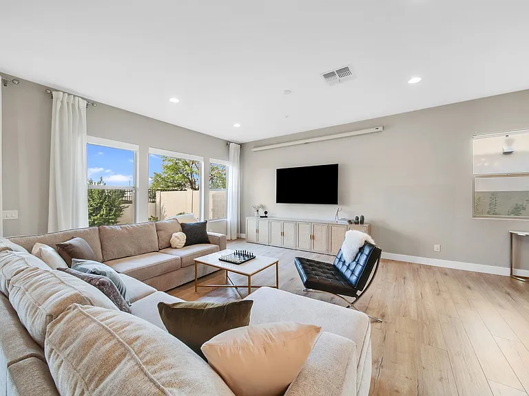 3890 E Bart St — Photo 3