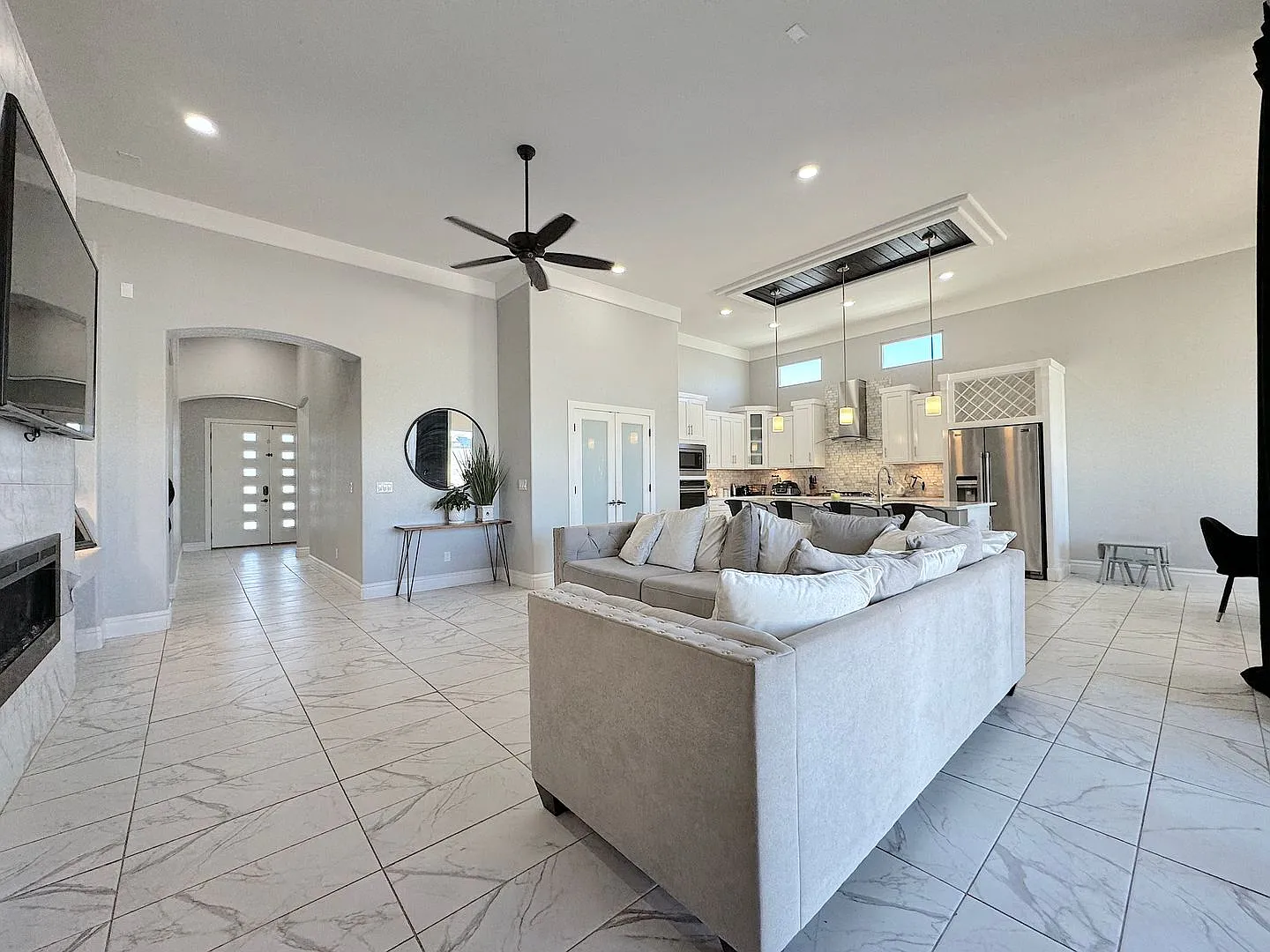Immaculate East El Paso 4 bed Refrig A/C! — Photo 4
