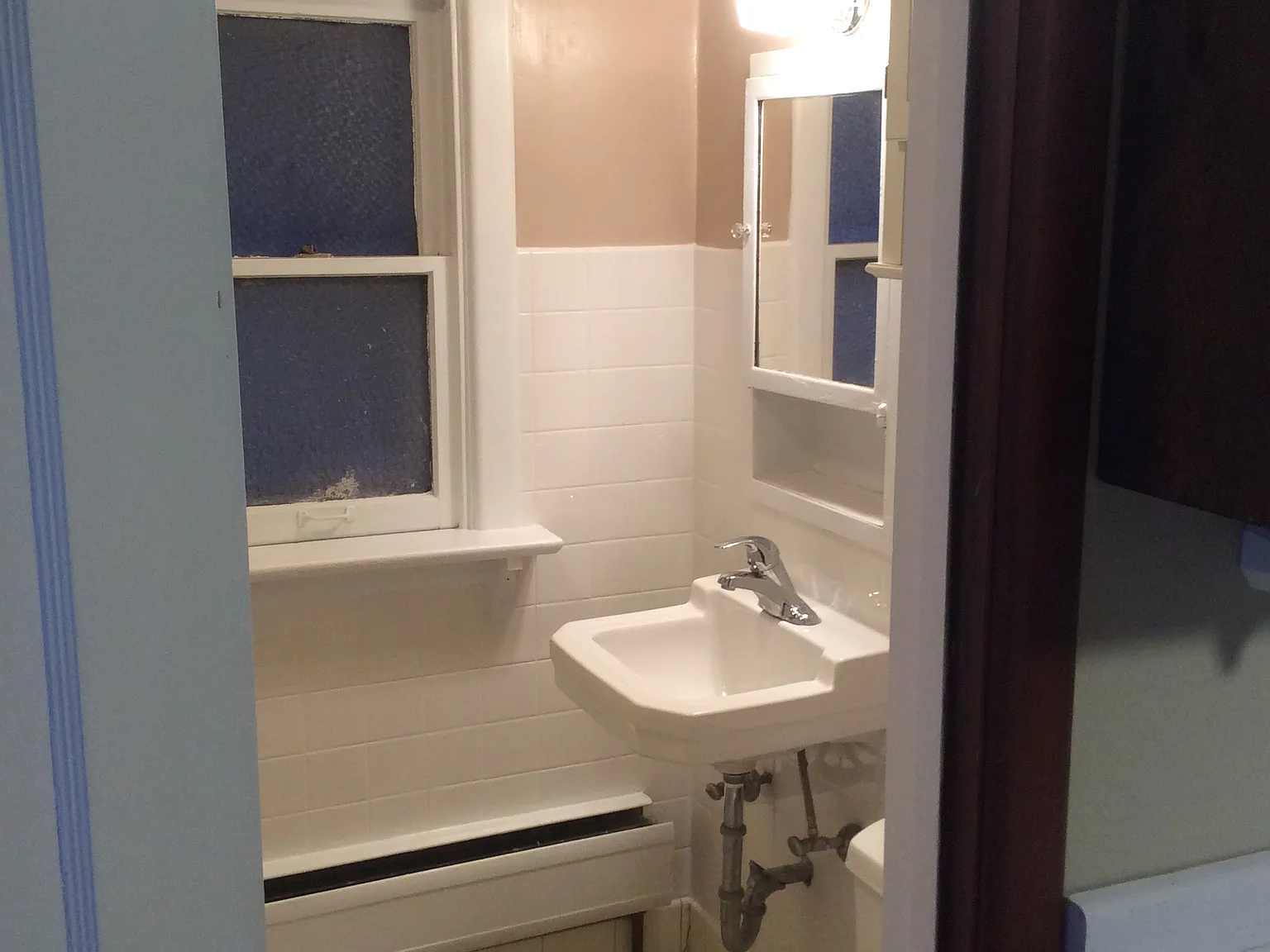 1 bed, 900 sqft, $1,050 — Photo 3