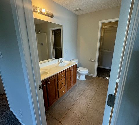 5th image of 333 Chalet Cir