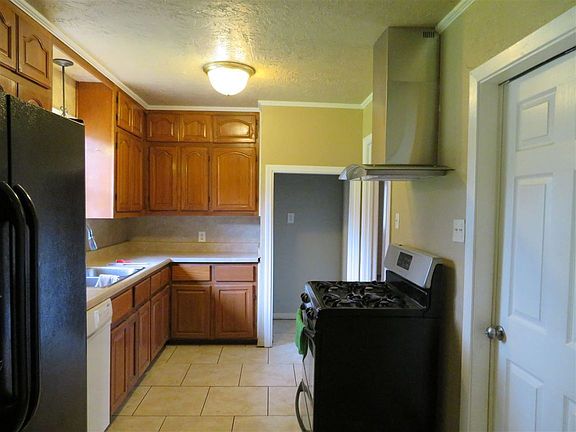 5th image of 703 S 9th St