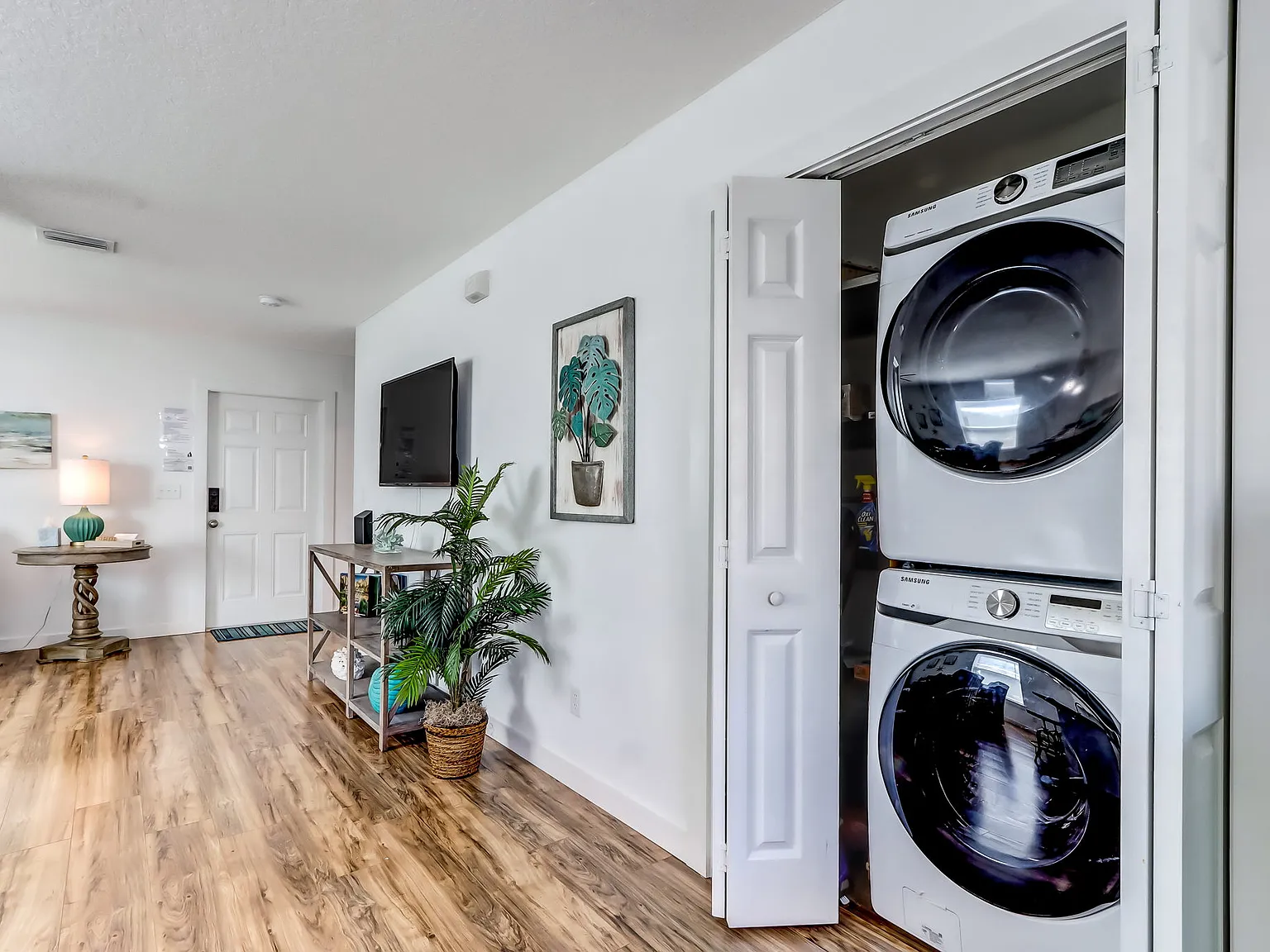 4 bed, 1660 sqft, $5,500 — Photo 3