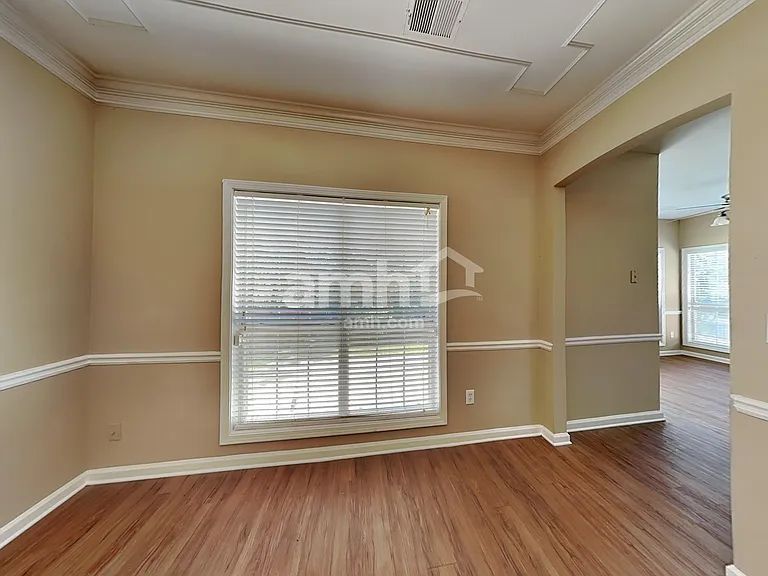 620 Claredon Ct — Photo 6