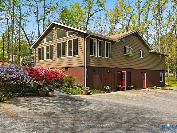 2nd image of 8001 Jahnke Rd