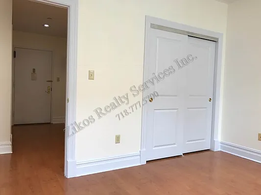 Rented by Zikos Realty Services | media 3