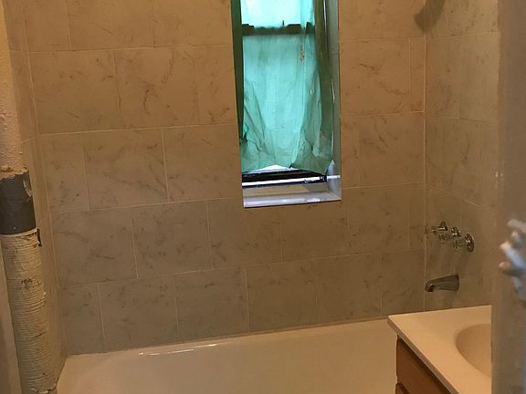 4th image of 589 E 93rd St APT 2R