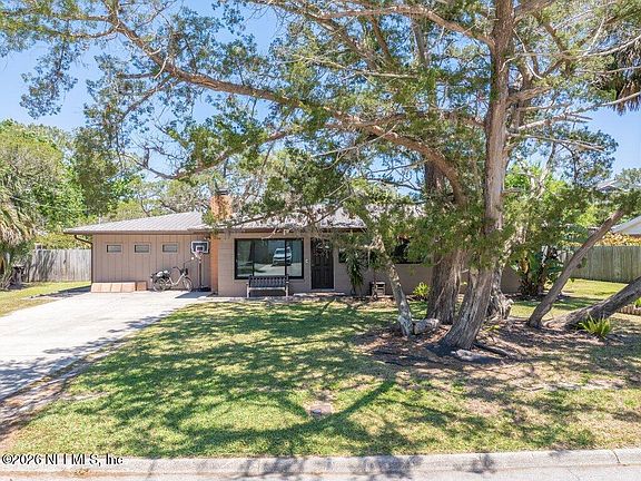 3rd image of 204 COQUINA Avenue