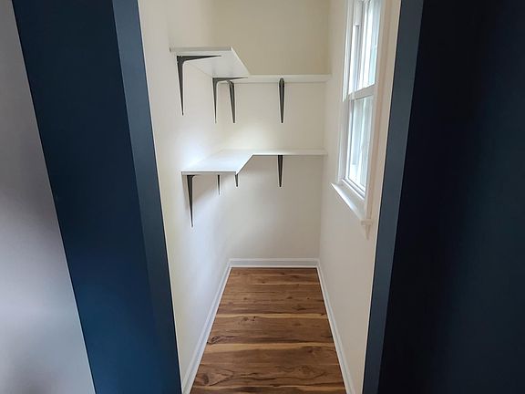 4th image of 690 Dewey St #1