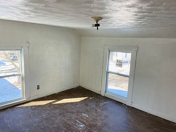 3rd image of 307 Covington St